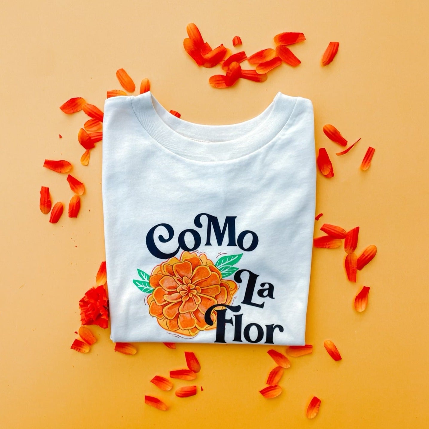 como la flor t shirt