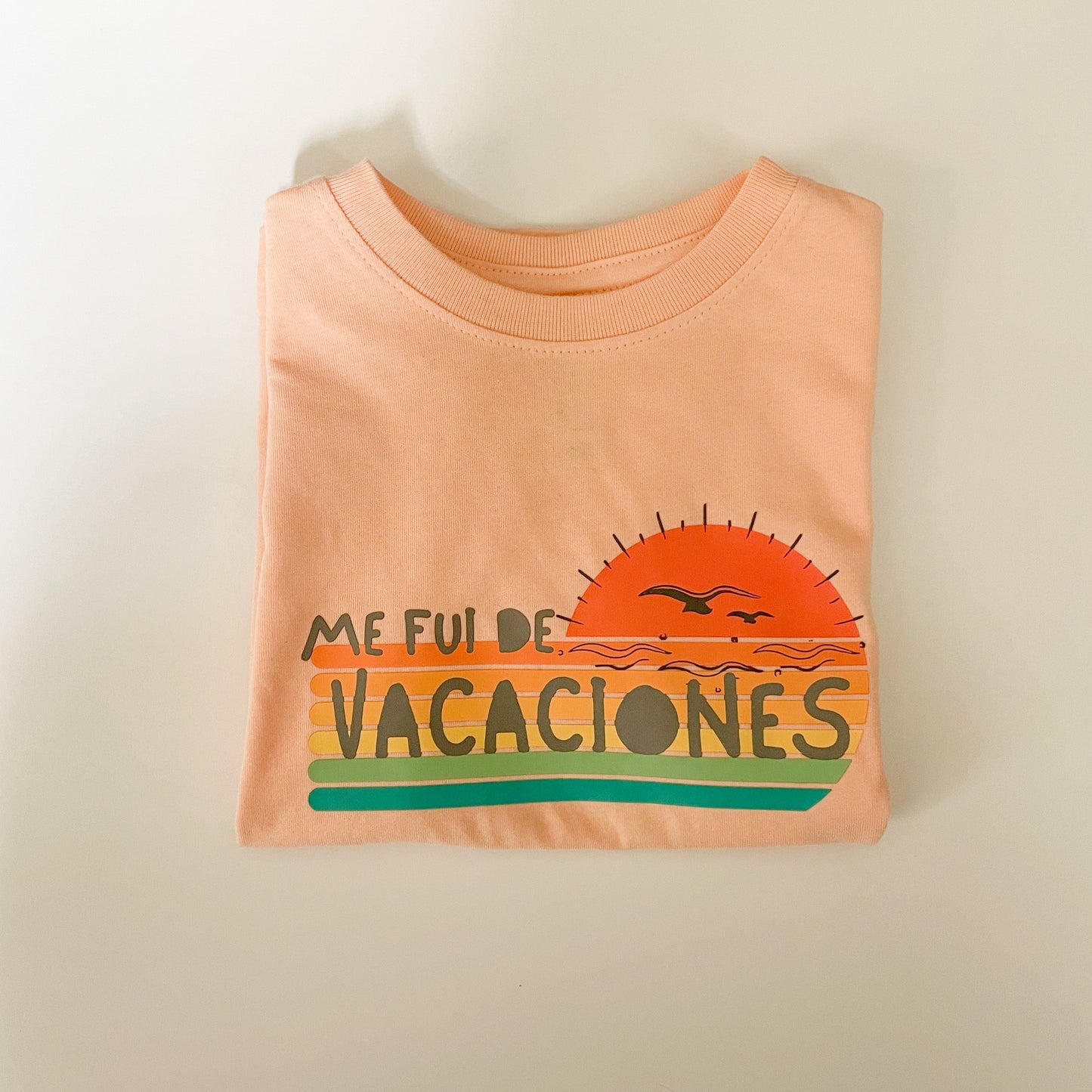 me fui de vacaciones short sleeve t shirt